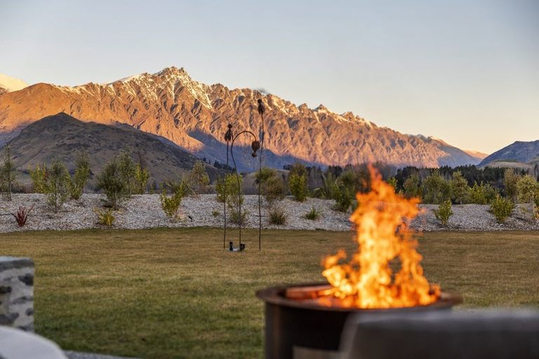 Photo of property in 38 Station Rise, Dalefield, Queenstown, 9371