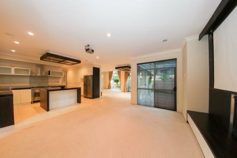 Photo of property in 30 Cherrywood Crescent, Northpark, Auckland, 2013