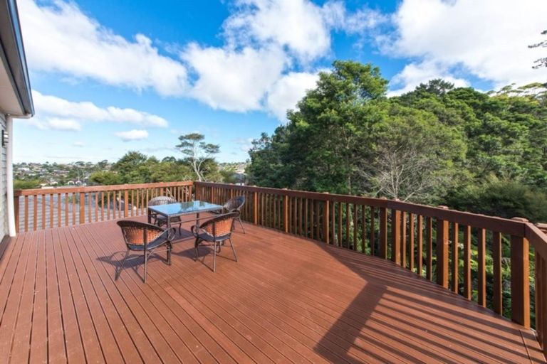 Photo of property in 16a Wychwood Avenue, Henderson Valley, Auckland, 0612