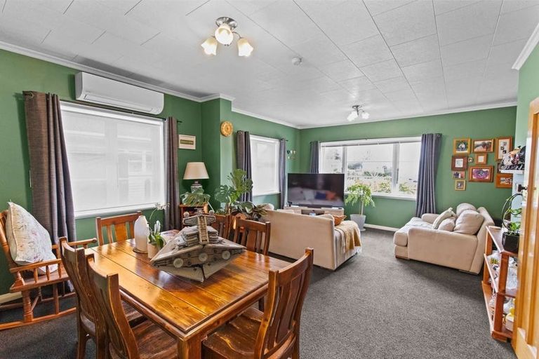 Photo of property in 19 Savage Crescent, West End, Palmerston North, 4412