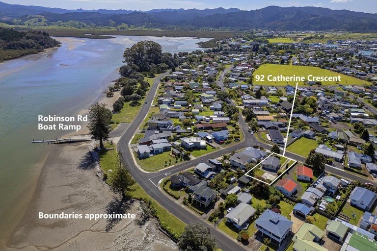 Photo of property in 92 Catherine Crescent, Whitianga, 3510