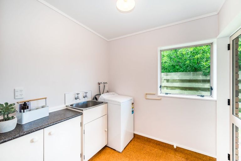 Photo of property in 43 Ngarara Road, Waikanae, 5036