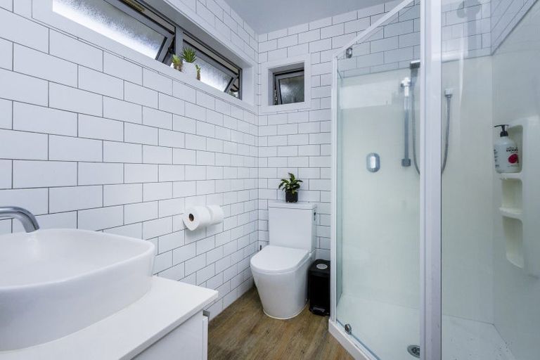 Photo of property in 850 East Coast Road, Oteha, Auckland, 0630