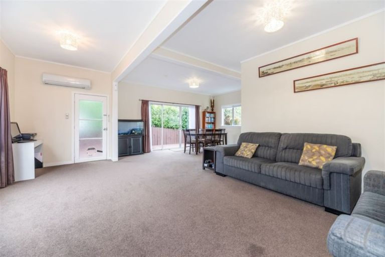 Photo of property in 60 Waimumu Road, Massey, Auckland, 0614