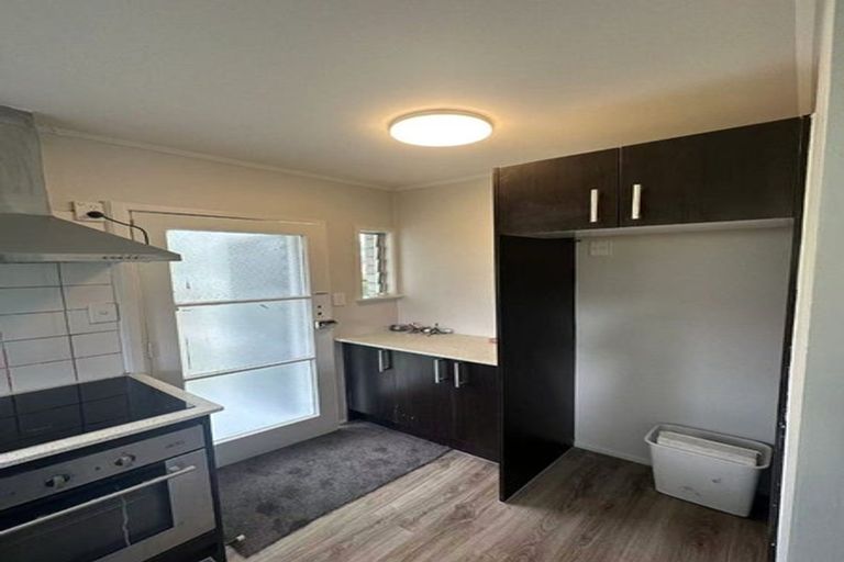 Photo of property in 1/16 Diana Drive, Glenfield, Auckland, 0627