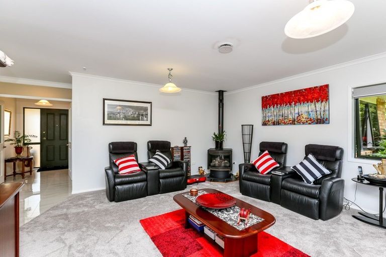 Photo of property in 5 Ashmore Drive, Frankleigh Park, New Plymouth, 4310