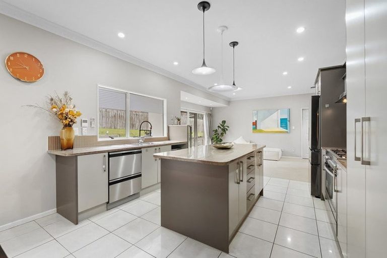 Photo of property in 8 Cuthill Close, Albany, Auckland, 0632