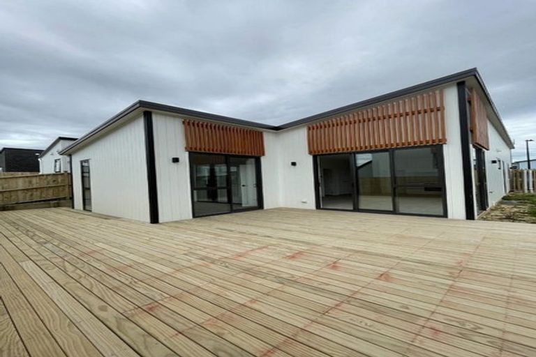 Photo of property in 7 Taiororua Avenue, Massey, Auckland, 0614