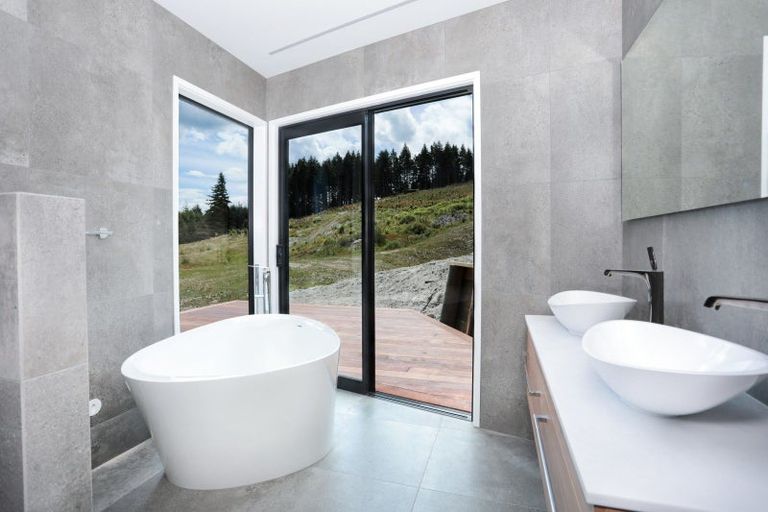 Photo of property in 13 Akitu Rise, Wanaka, 9305