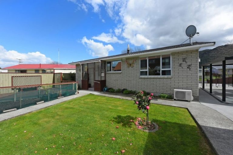 Photo of property in 90 California Drive, Totara Park, Upper Hutt, 5018