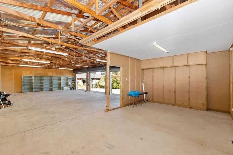 Photo of property in 8 Burgundy Park Avenue, Henderson, Auckland, 0612