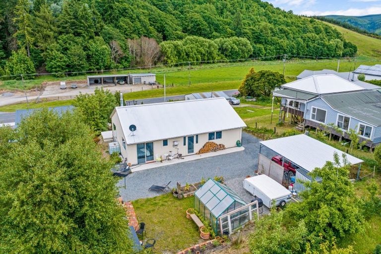 Photo of property in 26 Irvine Street, Lawrence, 9532