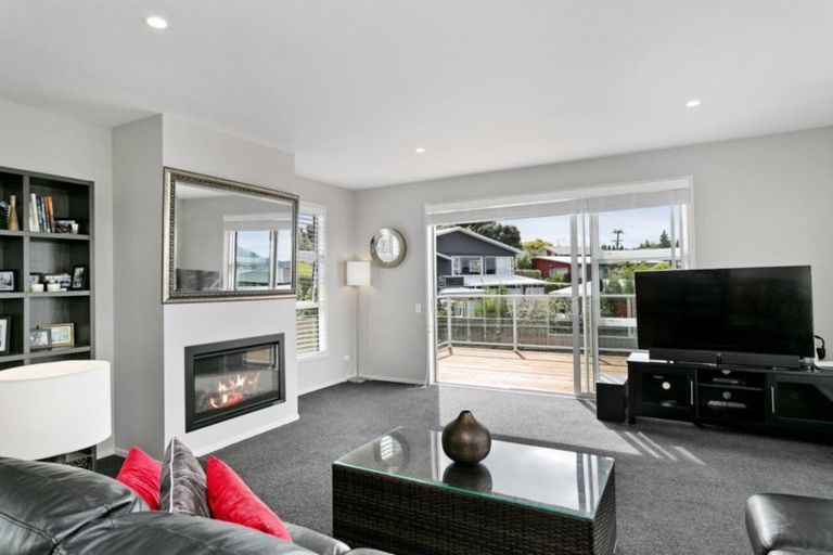 Photo of property in 3b Isobel Street, Acacia Bay, Taupo, 3330