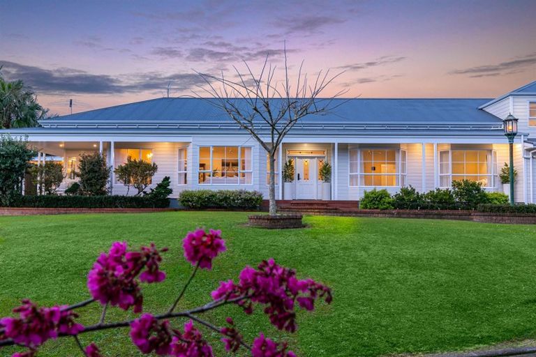 Photo of property in 27 Almond Grove, Greenhithe, Auckland, 0632