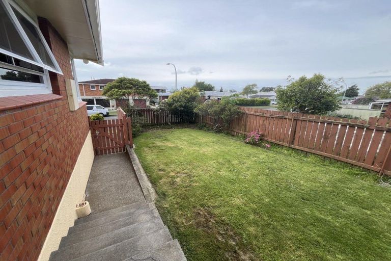 Photo of property in 11 Cumberland Street, Merrilands, New Plymouth, 4312