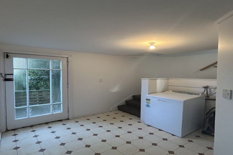 Photo of property in 70 Fairlie Terrace, Kelburn, Wellington, 6021