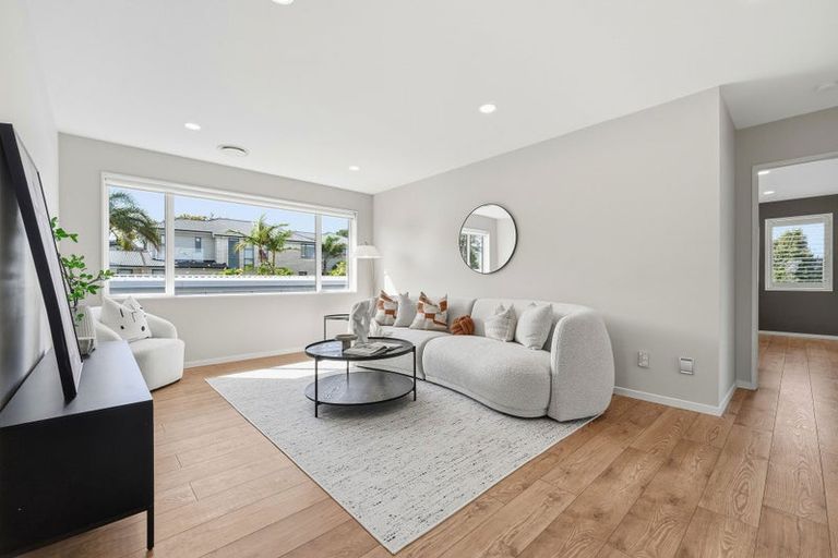 Photo of property in 17a Lake Pupuke Drive, Takapuna, Auckland, 0622