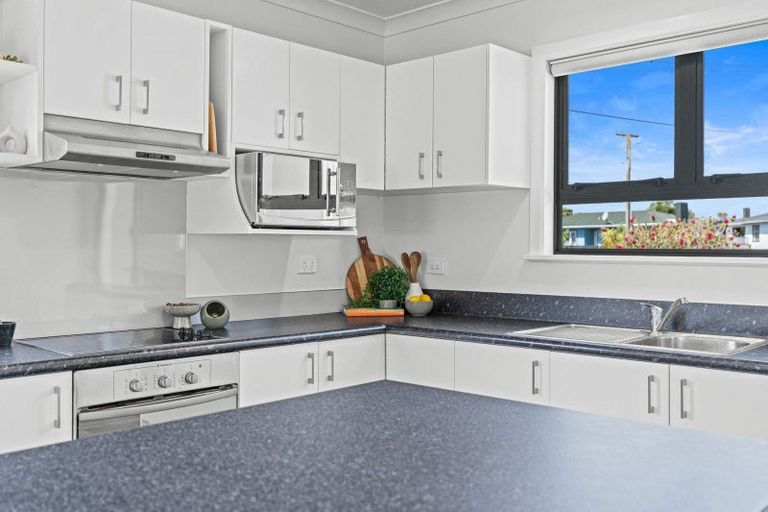 Photo of property in 19 Omori Place, Castlecliff, Whanganui, 4501