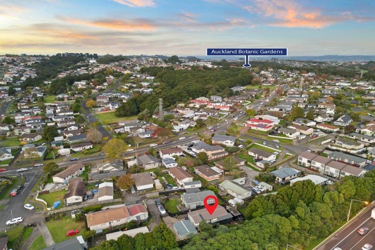 Photo of property in 2/8 Kirklow Place, Goodwood Heights, Auckland, 2105