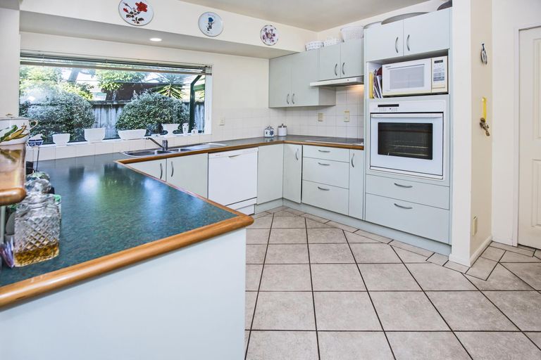 Photo of property in 2/63 Hattaway Avenue, Bucklands Beach, Auckland, 2012