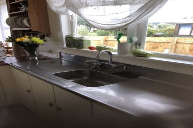 Photo of property in 115 Edgewater Drive, Pakuranga, Auckland, 2010