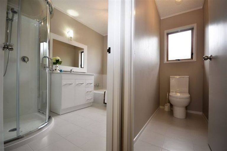 Photo of property in 3/1a Amberley Avenue, Te Atatu South, Auckland, 0610