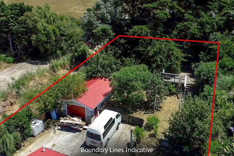 Photo of property in 24 Whangaimoana Beach Road, Whangaimoana, Featherston, 5772