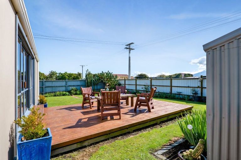 Photo of property in 10 Tauranga-a-ika Street, Manaia, 4612