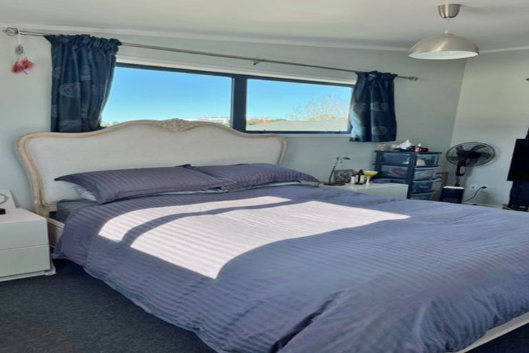 Photo of property in 16a Woodall Place, Totara Vale, Auckland, 0627