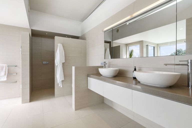 Photo of property in 11a Bournemouth Terrace, Murrays Bay, Auckland, 0630