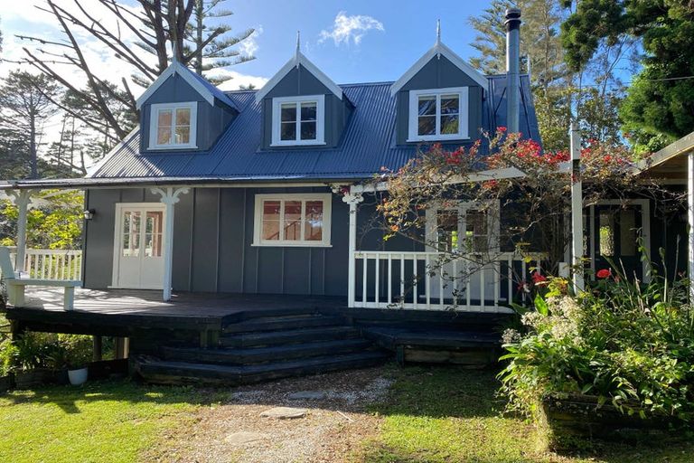 Photo of property in 225 Victory Road, Laingholm, Auckland, 0604