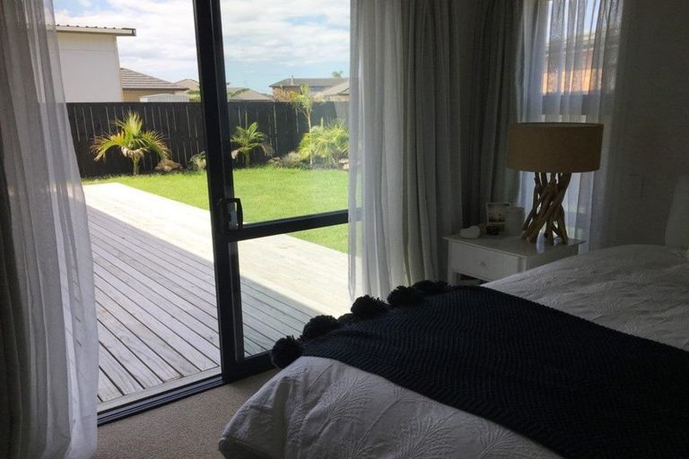 Photo of property in 2 Kamahi Place, One Tree Point, 0118