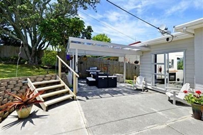 Photo of property in 1/552 Beach Road, Rothesay Bay, Auckland, 0630