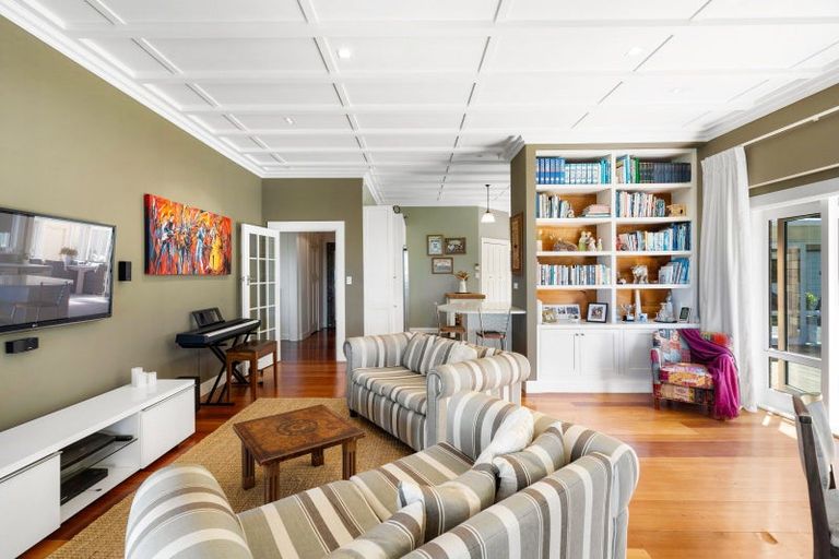 Photo of property in 15 Terrace Road, Bay View, Napier, 4104