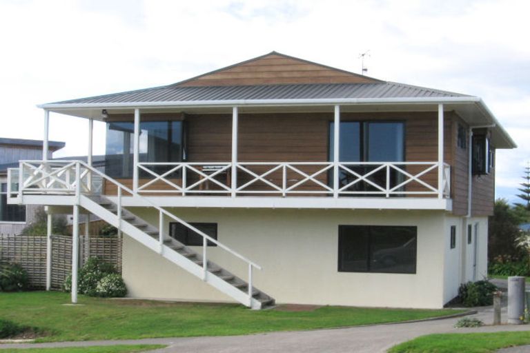 Photo of property in 169 Weggery Drive West, Waikanae Beach, Waikanae, 5036
