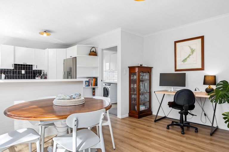 Photo of property in 2/50 Ambleside Drive, Burnside, Christchurch, 8053