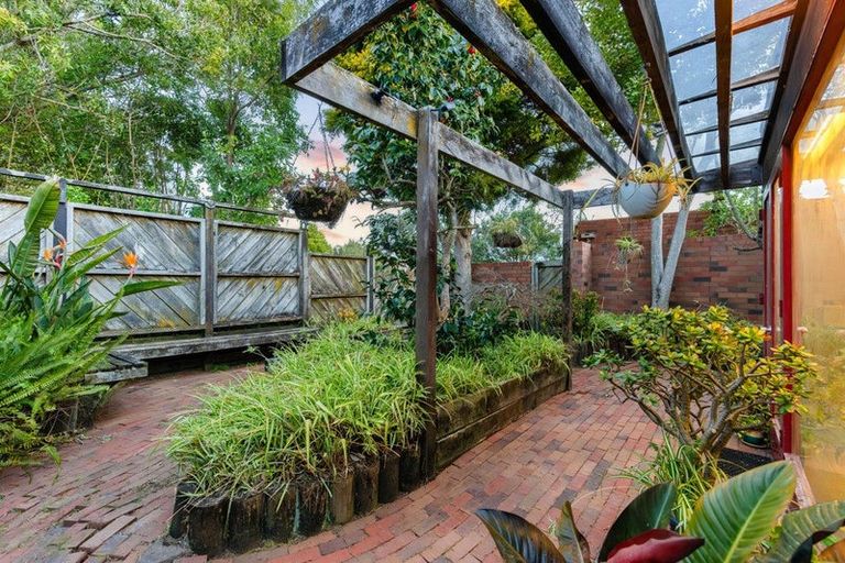 Photo of property in 41 Fitzherbert Avenue, West Harbour, Auckland, 0618