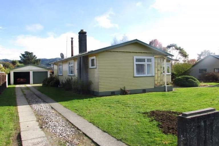 Photo of property in 12 Andersen Street, Reefton, 7830