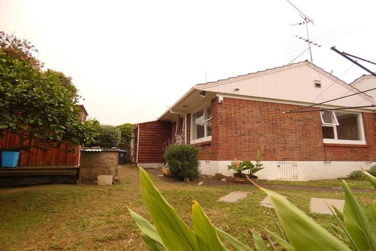 Photo of property in 2/19 Dinglebank Road, Mount Wellington, Auckland, 1060