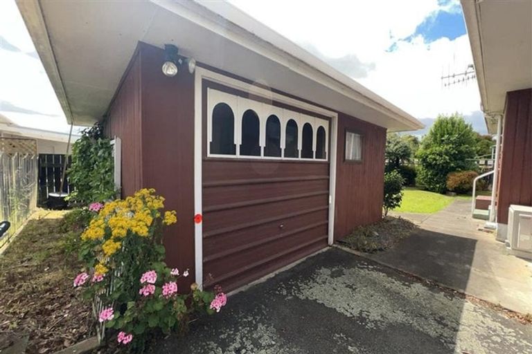 Photo of property in 10 Te Kama Street, Levin, 5510