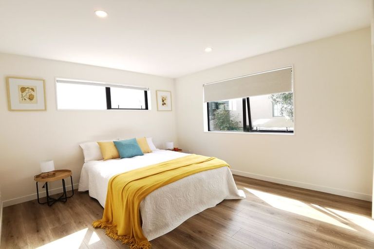 Photo of property in 57e Hogans Road, Glenfield, Auckland, 0629