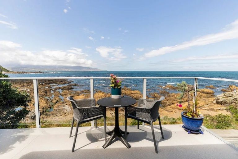 Photo of property in 146a The Esplanade, Houghton Bay, Wellington, 6023
