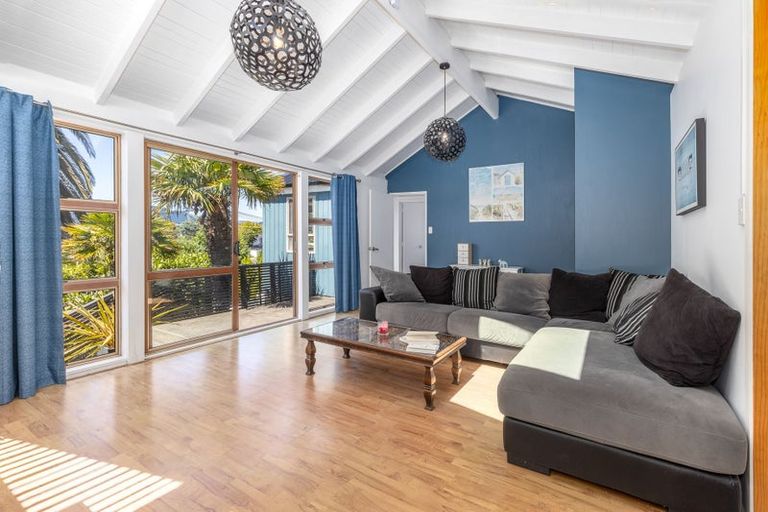 Photo of property in 3 Walton Road, Paraparaumu Beach, Paraparaumu, 5032