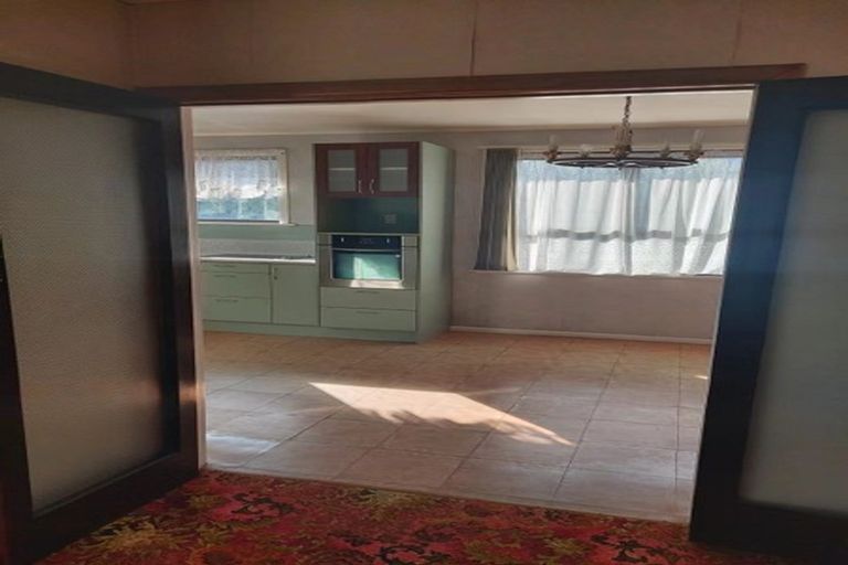 Photo of property in 72 Sylvan Crescent, Te Atatu South, Auckland, 0610