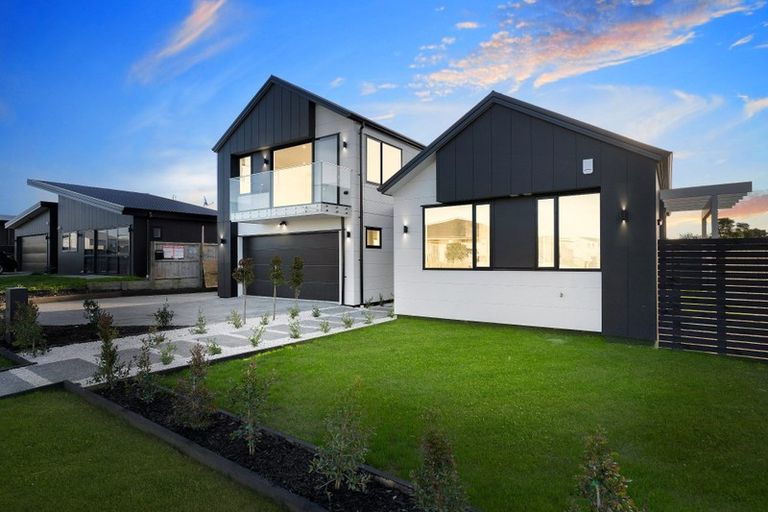 Photo of property in 14 Mutetai Road, Clarks Beach, 2122