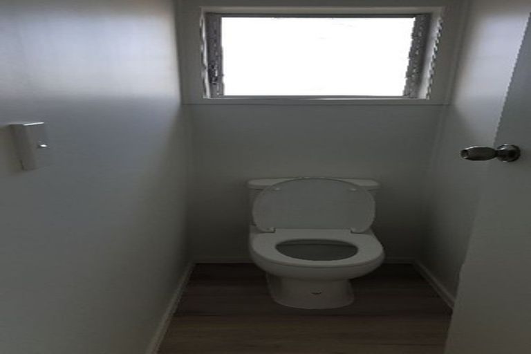 Photo of property in 2/8 Tobruk Crescent, Milford, Auckland, 0620