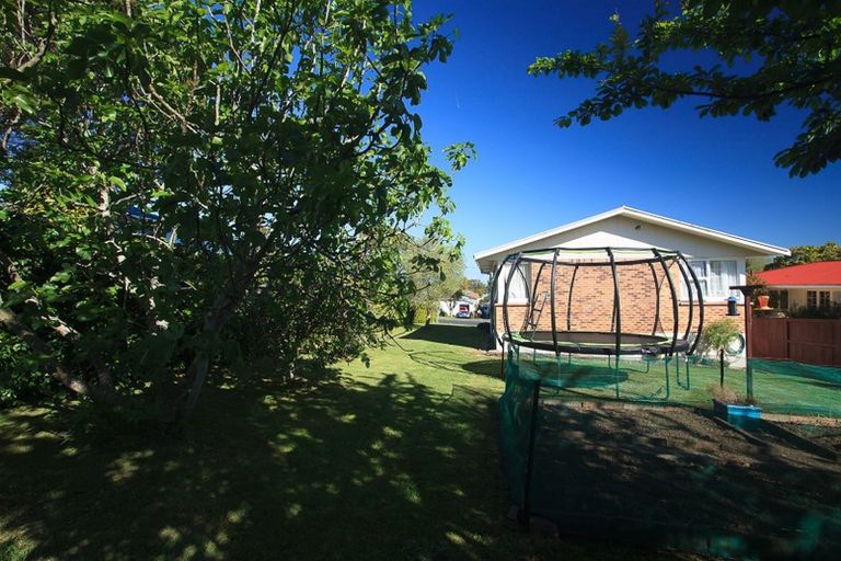 Photo of property in 28 Coniston Avenue, Te Atatu South, Auckland, 0610