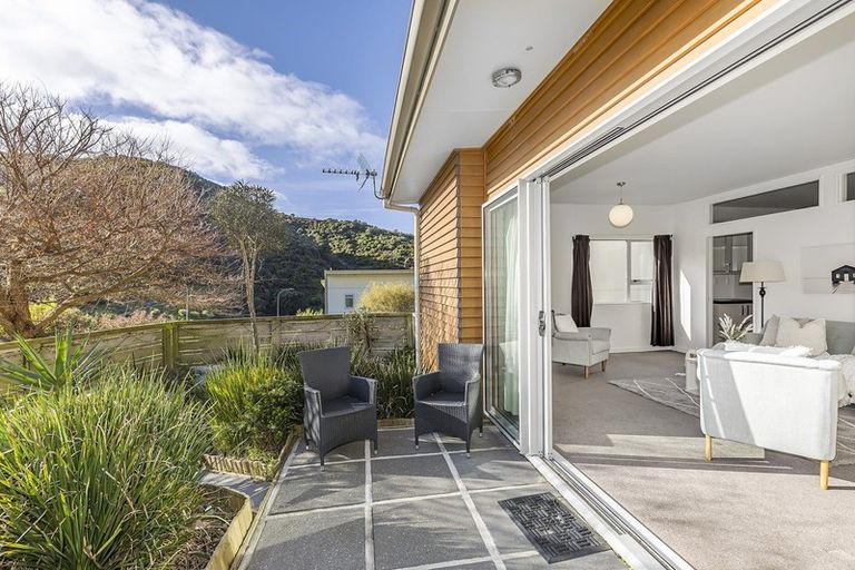 Photo of property in 19 Rarangi Way, Owhiro Bay, Wellington, 6023