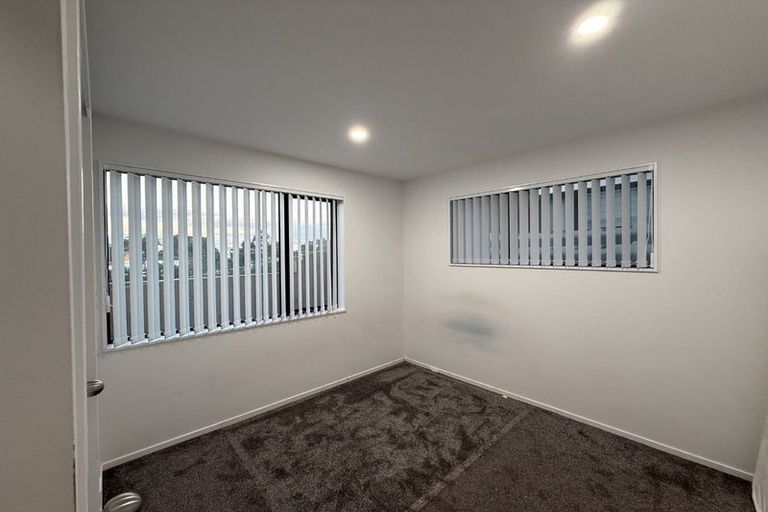 Photo of property in 5/12 Bangla Place, Massey, Auckland, 0614