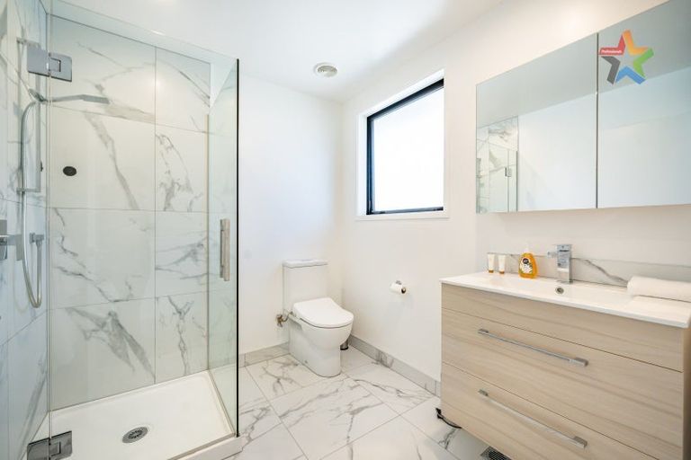 Photo of property in 4/97 Whites Line East, Waiwhetu, Lower Hutt, 5010